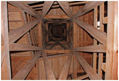 Holzfachwerk im Turminneren