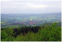 Blick von Hohen Hagen auf den Ort Scheden